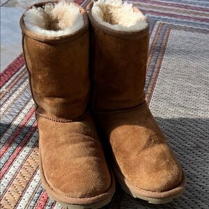 UGG Short Boots size 6